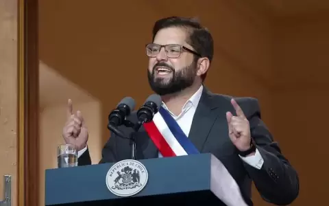 Aprobaci�n de Boric tuvo un leve repunte aunque se mantiene el rechazo a la nueva Constituci�n