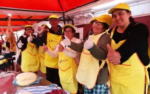 Arranc� la feria campesina en homenaje a las fechas patrias frente al Indert