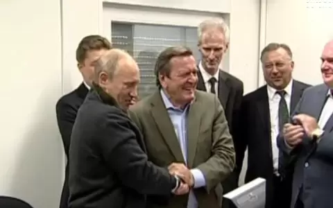 Los eurodiputados piden sancionar a Schr�der por sus connexiones con Rusia