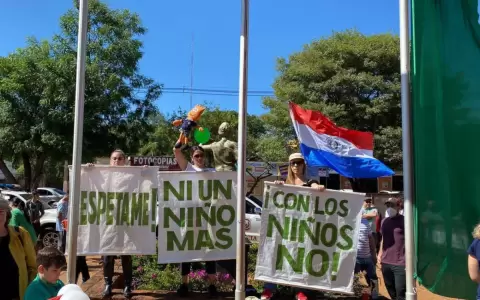 Caso abuso en colegio: padres exigen renuncia de directorio educativo