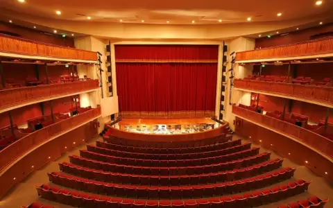 Un recorrido diferente por el Teatro Municipal