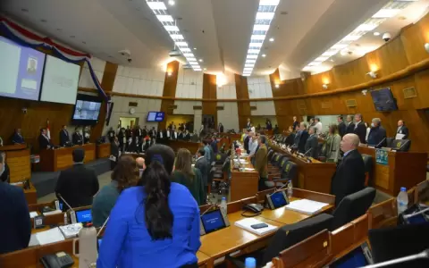 Diputados hacen un minuto de silencio por asesinato de Acevedo