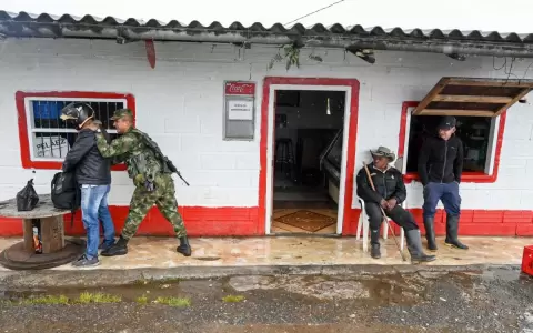 Un c�rtel paraliza parte de Colombia en plena campa�a