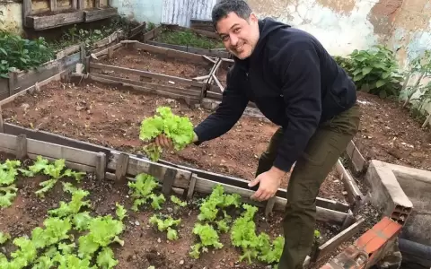 Interno de Tacumb� cultiva los alimentos para el penal