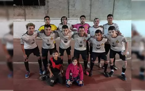 Atenas sorprende a Independiente y Jos� Meza se apodera de la punta