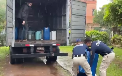 Allanan vivienda donde supuestamente vend�an combustible de contrabando