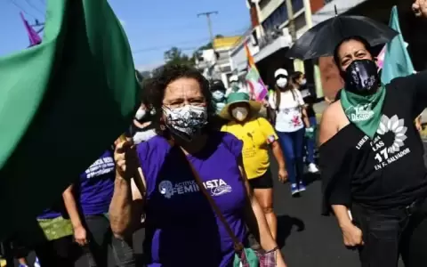 Condenan a 30 a�os de prisi�n en El Salvador a una mujer por un "aborto involuntario"