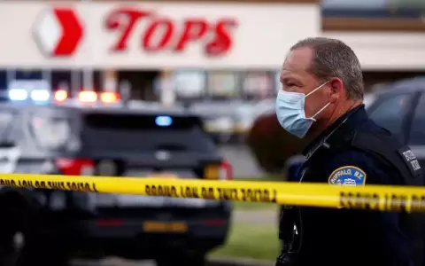 Tiroteo en un supermercado de B�falo deja 10 muertos