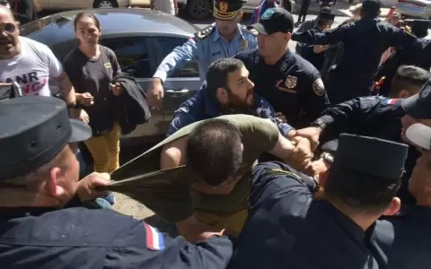 Liberan a hijo de Efra�n Alegre luego de disturbios frente al CM