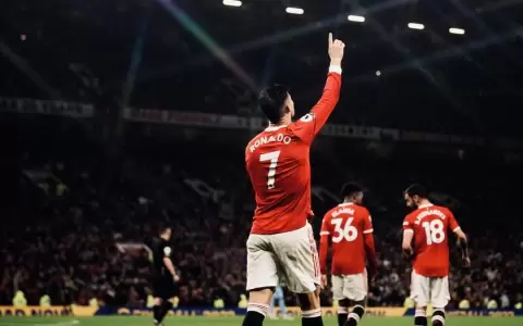 Cristiano Ronaldo le gana al tiempo