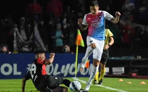 Cerro Porte�o cae ante Col�n y deja al rojo vivo el Grupo G