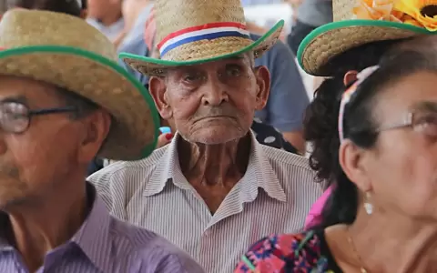 Celebran con alegr�a el d�a nacional del abuelo