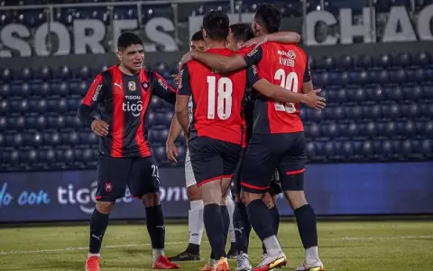 Cerro Porte�o cumple ante 12 de Octubre y se mantiene al acecho