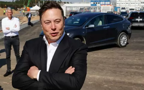 Elon Musk admite el teletrabajo... si antes se trabajan 40 horas a la semana en la oficina