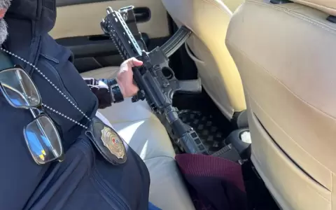 SENAD incauta un fusil en el interior de un veh�culo