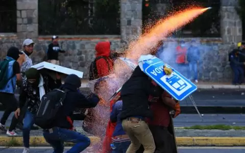 Se agrava la crisis y aumenta la violencia ind�gena en Ecuador