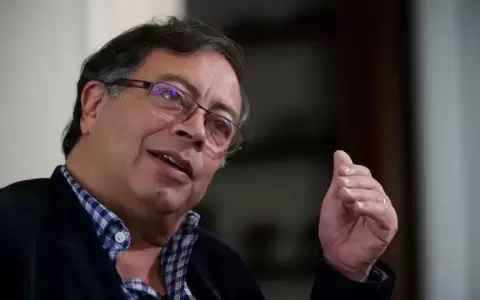 Petro propone eliminaci�n del SOAT y nuevas reglas para el pago de peajes