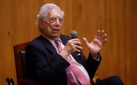 Vargas Llosa pidi� que Colombia se mantenga en la legalidad y que la presidencia de Petro sea solo �un accidente corregible�