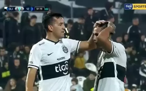 El penal que N�stor Camacho no le dej� patear a Santiago Vera
