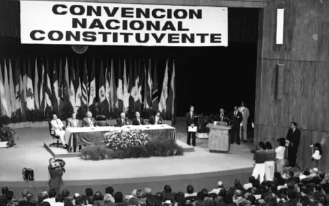 La Constituci�n de 1992 y la configuraci�n del poder