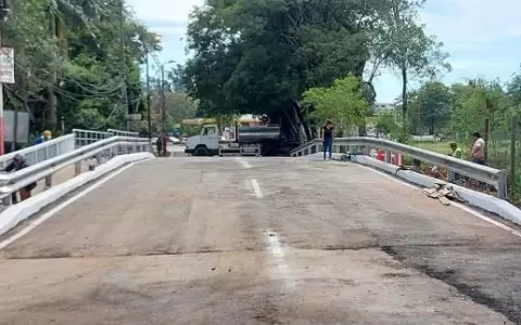 Puente con extra�a forma ser� inaugurado