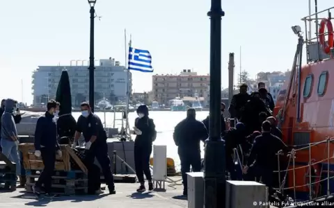 Guardia costera de Grecia rescata a m�s de 100 migrantes en el mar Egeo
