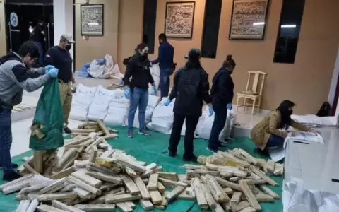 Polic�as implicados en robo de droga y pedido de coima, son investigados