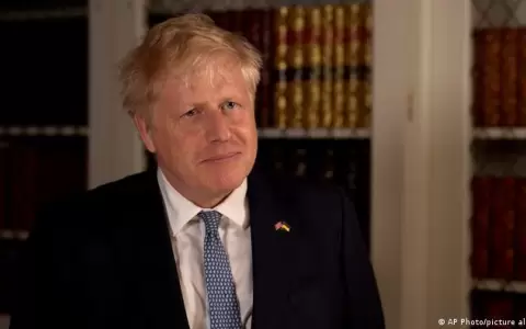 Boris Johnson busca "seguir adelante" tras superar una moci�n de censura