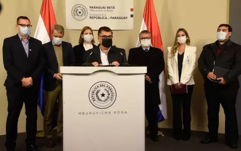 Salud anuncia implementaci�n de la carrera del profesional m�dico