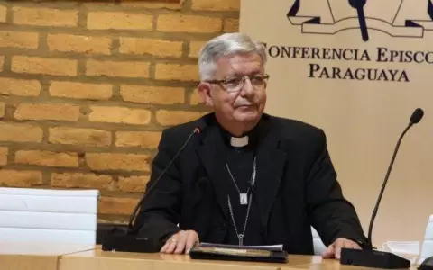 Monse�or Adalberto Mart�nez no viajar� al Vaticano para recibir el Palio Arzobispal