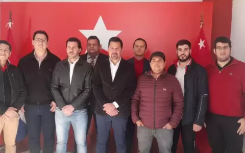 Ulises Quintana y su equipo inscribieron candidaturas por nuevo movimiento