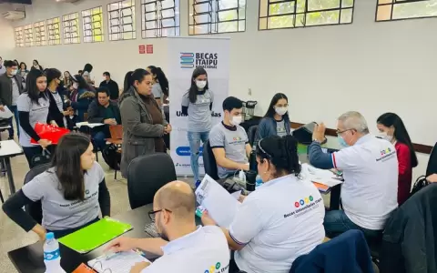 2.631 j�venes ya cuentan con becas universitarias de Itaip�
