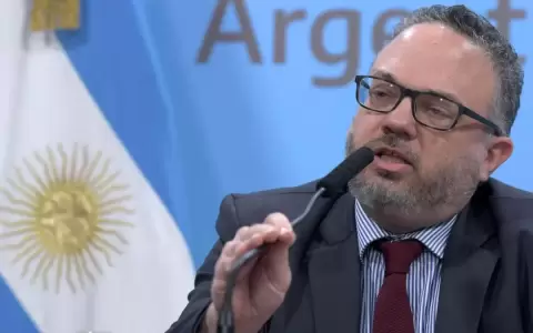 Alberto Fern�ndez echa a un ministro cr�tico con Cristina Kirchner