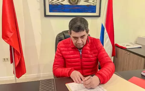 Hugo Vel�zquez inscribi� su candidatura a la presidencia de la Rep�blica