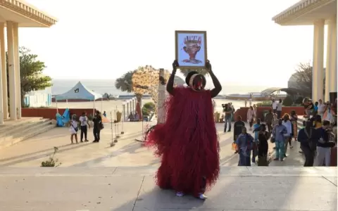 Bienal de Dakar: epistemolog�as africanas y legados coloniales