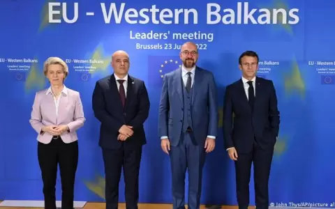 La UE debate su ampliaci�n en un "momento decisivo"