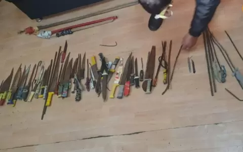 Requisa en Tacumb�: incautan gran cantidad de armas caseras
