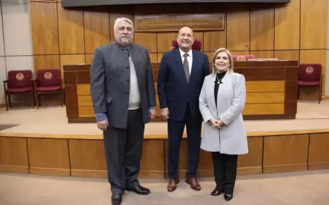 Salom�n es reelecto presidente del Senado con apoyo de la oposici�n