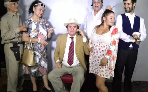 Estreno de �Hendy elecci�n aja� en la Manzana de la Rivera