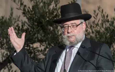 Rabino principal de Mosc� se exilia tras negar su apoyo a la guerra