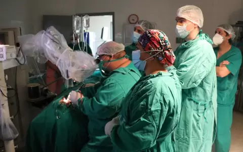 Realizan exitoso implante coclear y benefician a un ni�o de 5 a�os