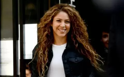 Confirman que la cantante sali� de Espa�a tras anunciar separaci�n de Piqu�