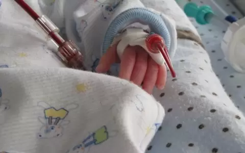 Padres no quer�an que su beb� recibiera transfusi�n de sangre por cuestiones religiosas