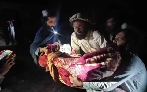 M�s de mil muertos y cientos de heridos en un fuerte terremoto en Afganist�n