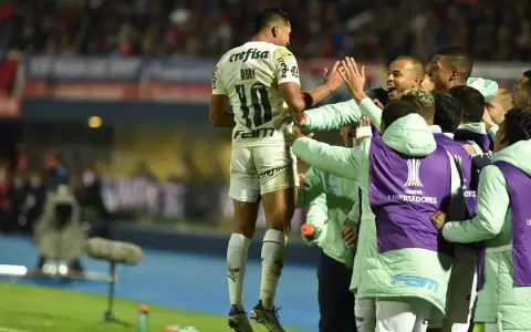 Palmeiras golea a Cerro Porte�o, que necesitar� de un milagro