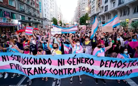 Espa�a aprueba ley trans, que permite cambio de sexo en registros y elimina terapias de conversi�n