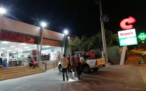 Asaltan minimarket y conductor de Bolt los persigue