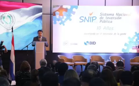 Hacienda habla de mejor�a del gasto p�blico pese a p�rdida anual de USD 1.500 millones
