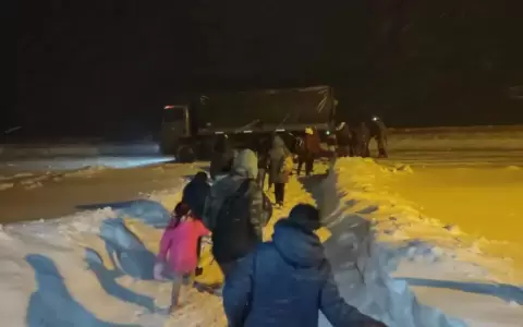 Casi 500 personas se encuentran en refugios en la frontera chileno-argentina por intensas nevadas