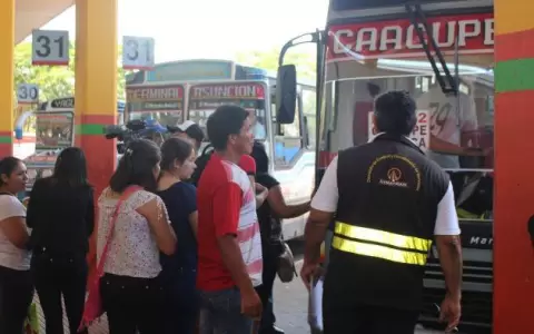 Colectiveros de corta, mediana y larga distancia acuerdan levantar el paro